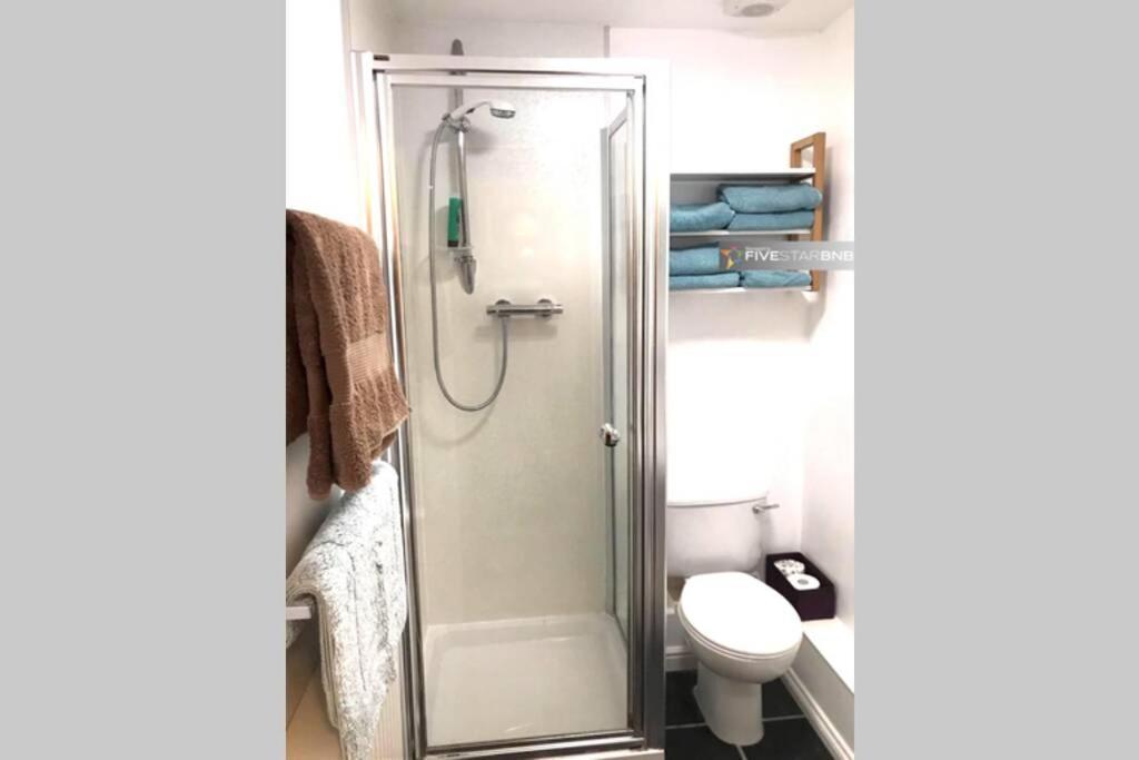 Waterfront Living In Leith With Free Parking! Apartment EDI