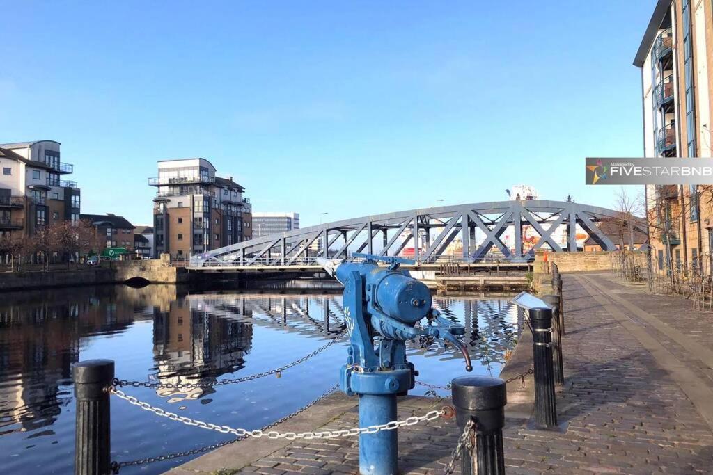 Waterfront Living In Leith With Free Parking! Apartment *