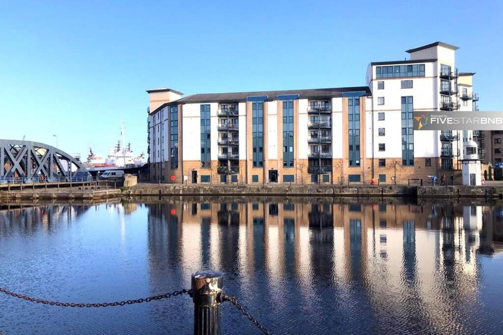 Waterfront Living In Leith With Free Parking! *