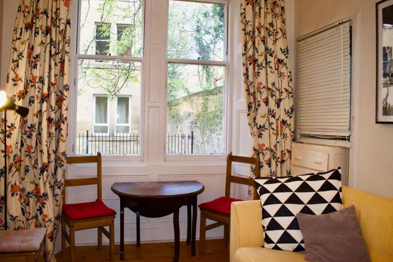 3 Bedroom Next To Leafy Meadows Appartement