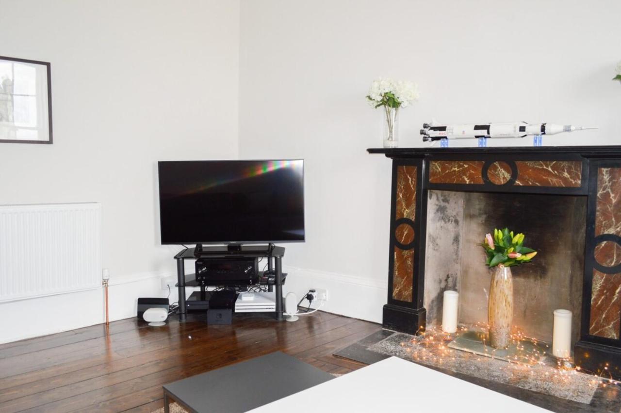 Beautiful In Stockbridge Apartment