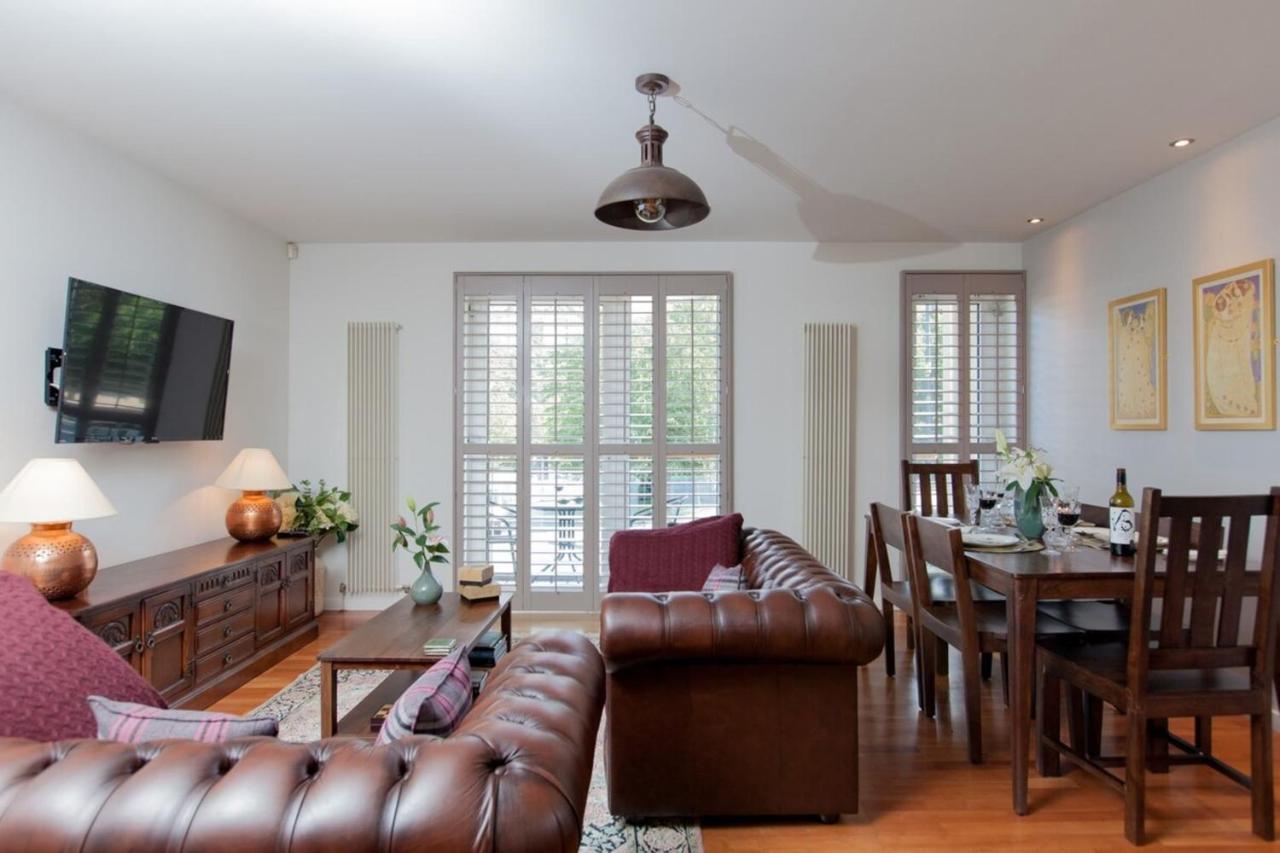 Holyrood - Luxury With Parking * EDI
