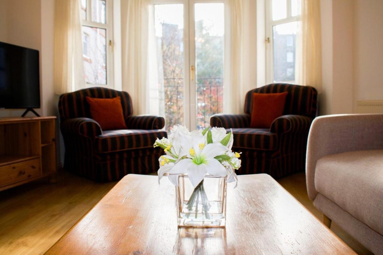 Peaceful 2 Bedroom Sleeps 5 Free Parking Edinburgh
