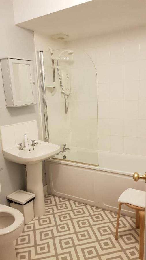 3 Bedroom Next To Leafy Meadows