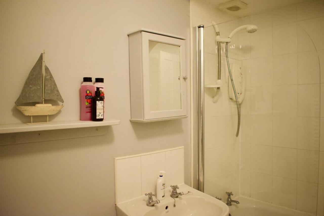 Appartement 3 Bedroom Next To Leafy Meadows