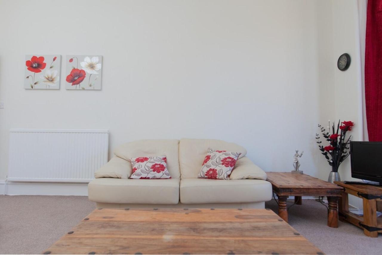 Spacious And Bright Polworth Flat Edinburgh