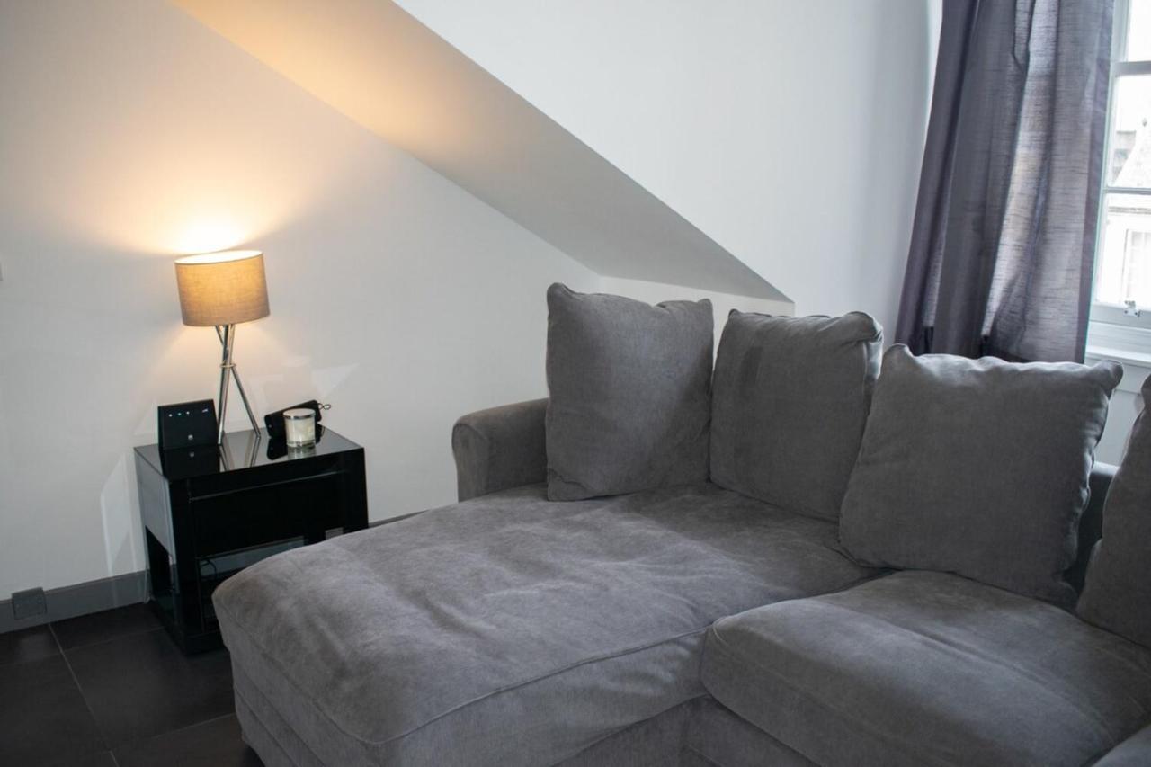 Unique 3 Bedroom Modern Penthouse Apartment Edinburgh