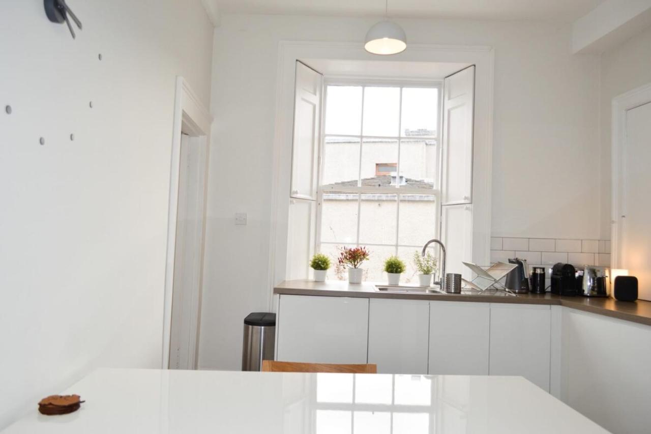 Beautiful In Stockbridge Apartment