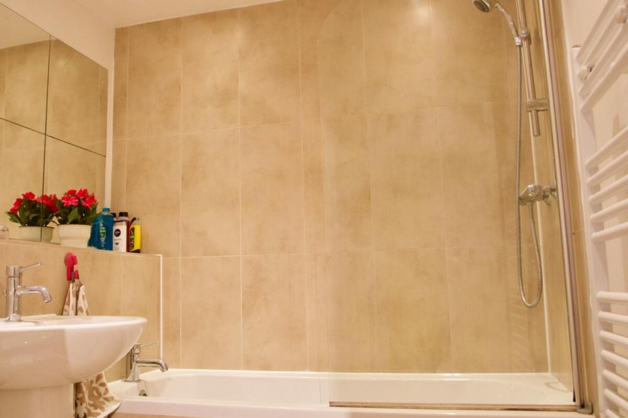 Bright Spacious 2 Bedroom In Stockbridge Apartment