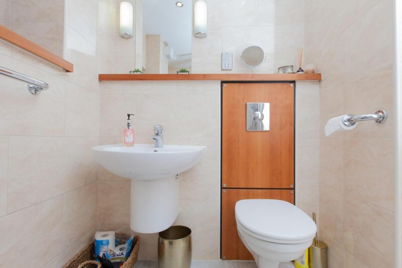 Holyrood - Luxury With Parking Apartment EDI