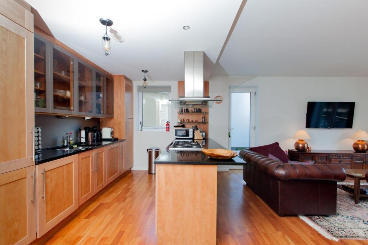 Holyrood - Luxury With Parking EDI