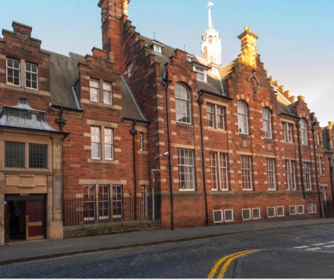 Beautiful 1-bed Near Castle *
