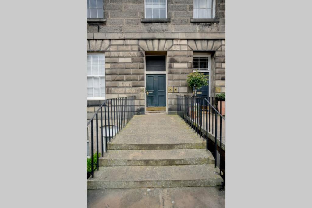 5-bedroom Flat *