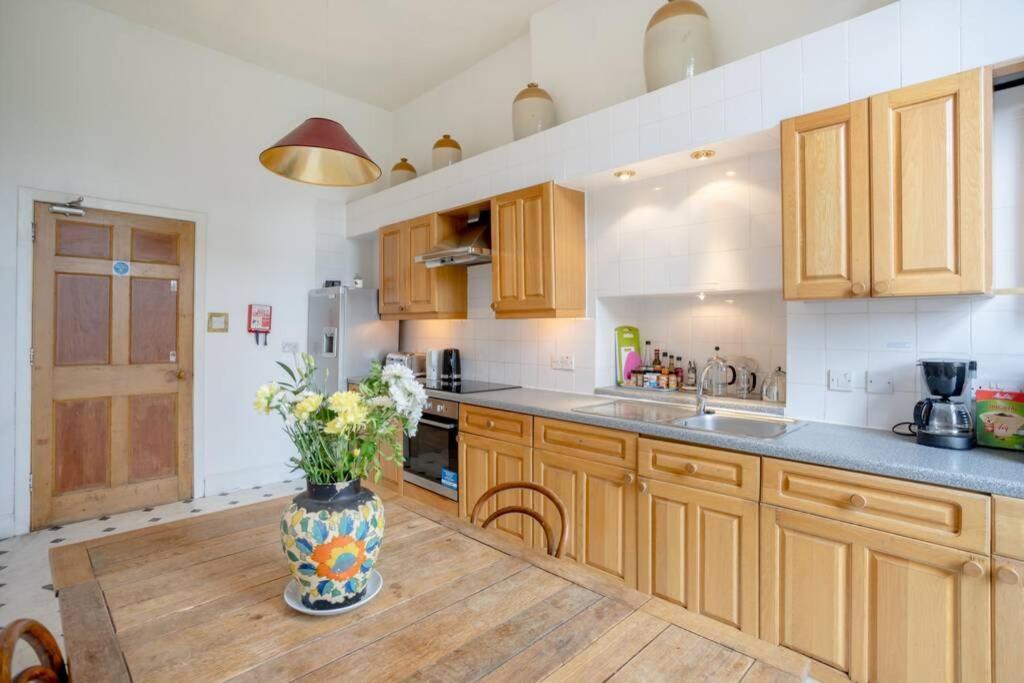 5-bedroom Flat Apartment Edinburgh