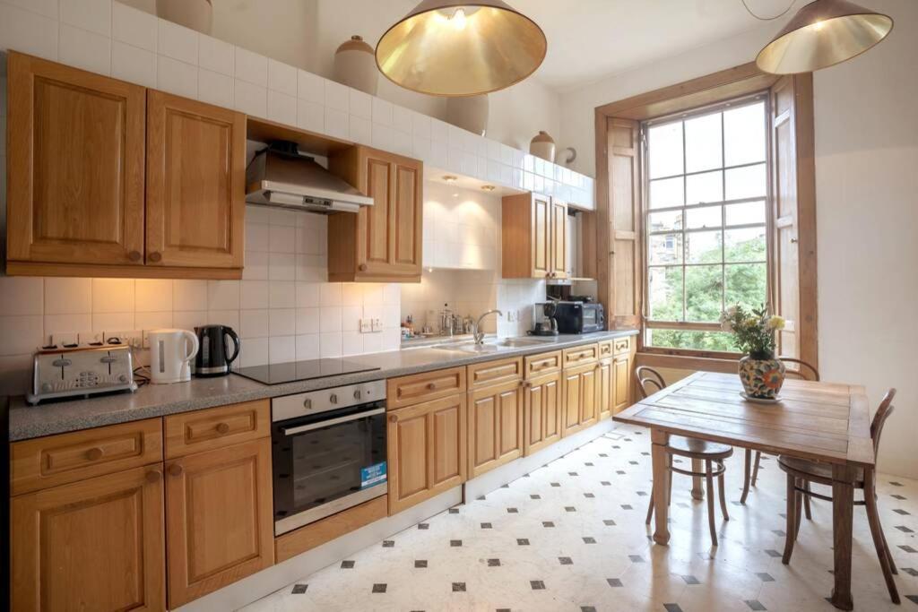 5-bedroom Flat Apartment