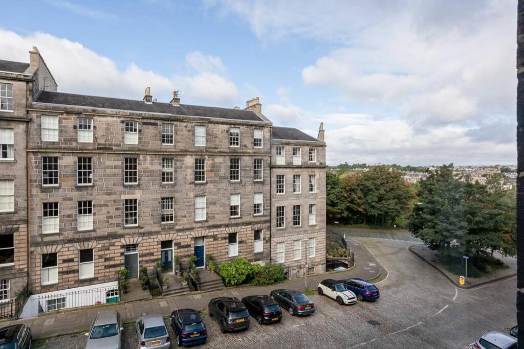5-bedroom Flat Apartment