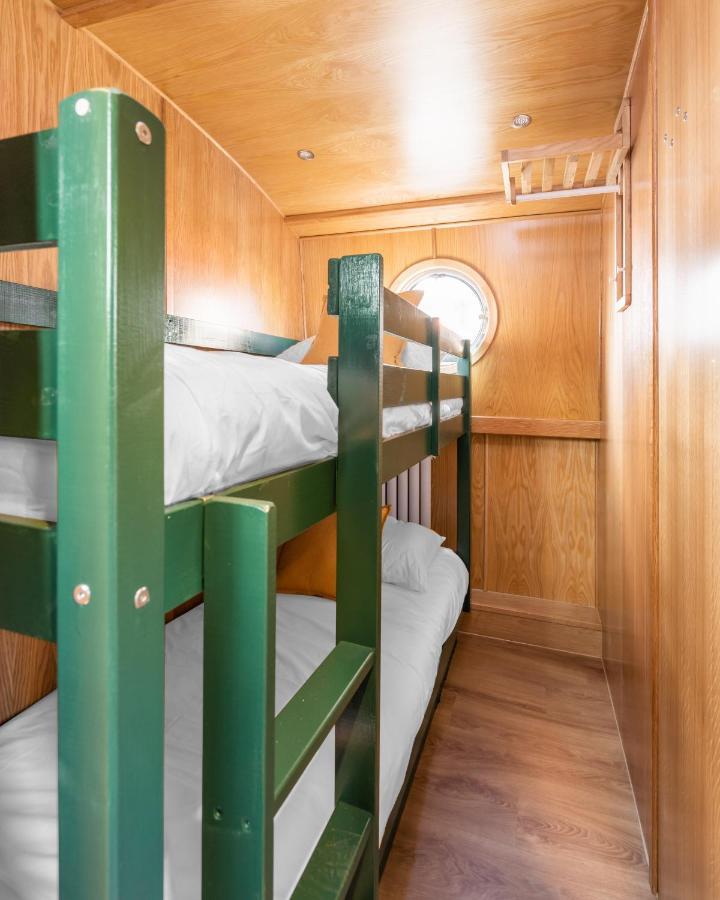 Botel - Houseboats