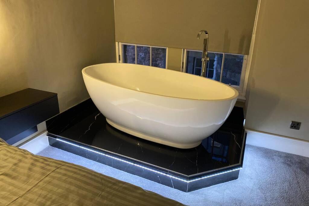 Luxury Royal Mile Boutique 2bedroom