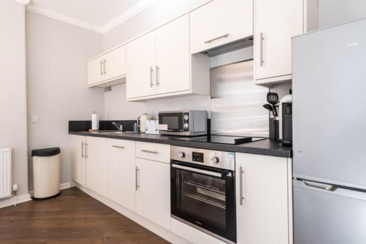 Apartment Bright New Town 2br-1ba, 1 Min To George St - Free Parking By Bonjour Residences *