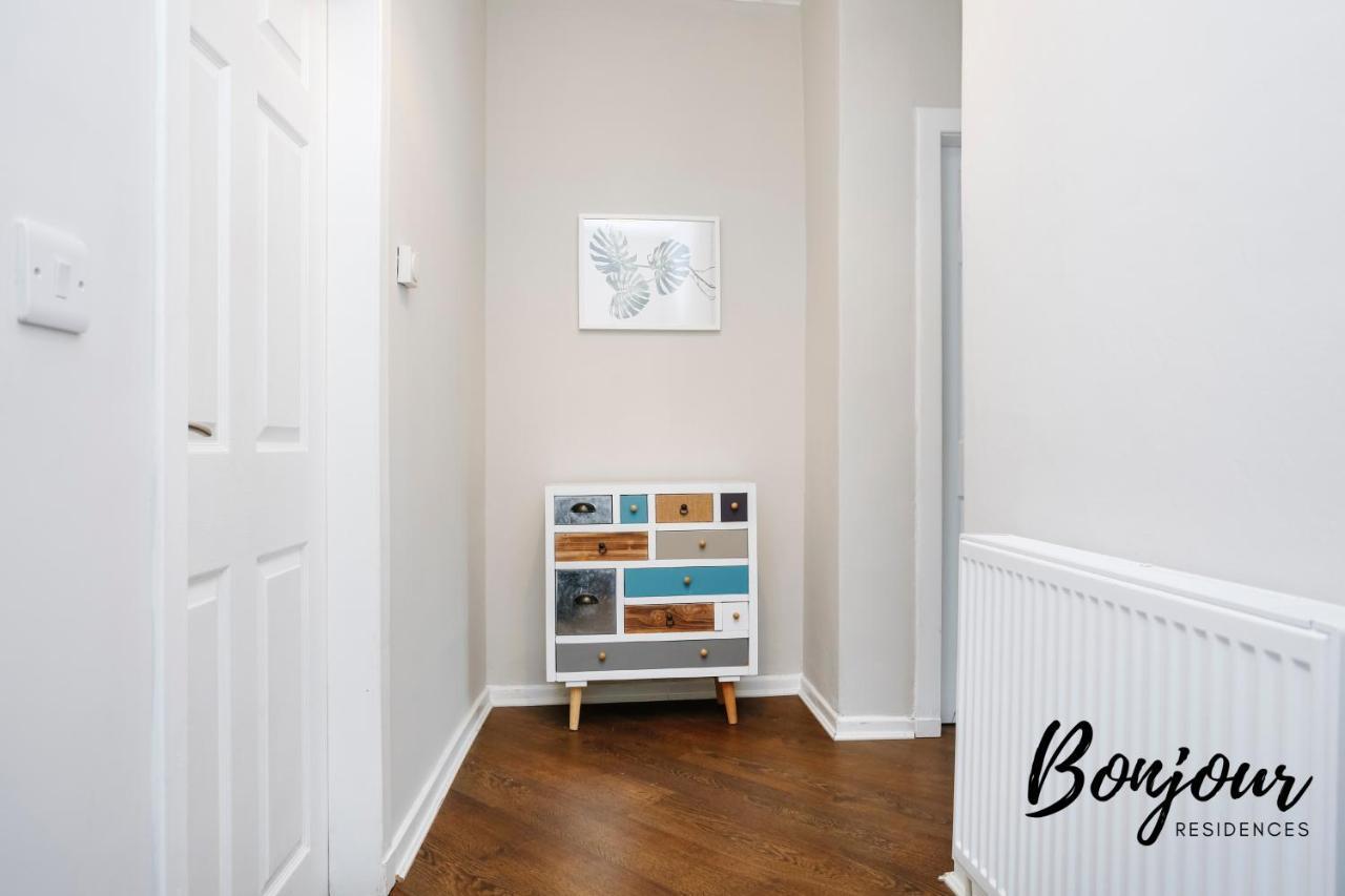 Apartment Bright New Town 2br-1ba, 1 Min To George St - Free Parking By Bonjour Residences *