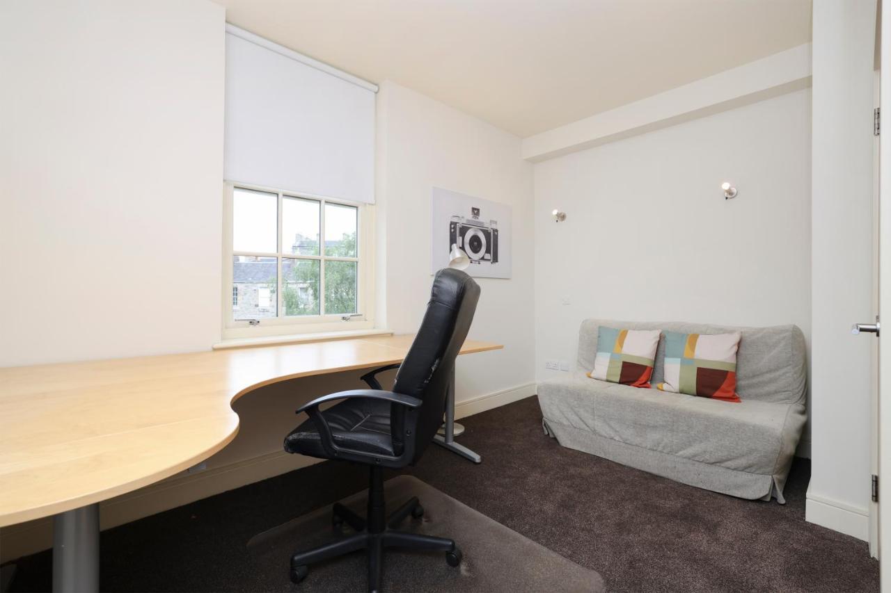 Joivy Spacious 2 Bed,2 Bath Flat, Free Parking And Rooftop Terrace Apartment *