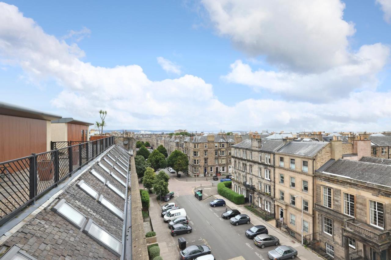 Joivy Spacious 2 Bed,2 Bath Flat, Free Parking And Rooftop Terrace Apartment