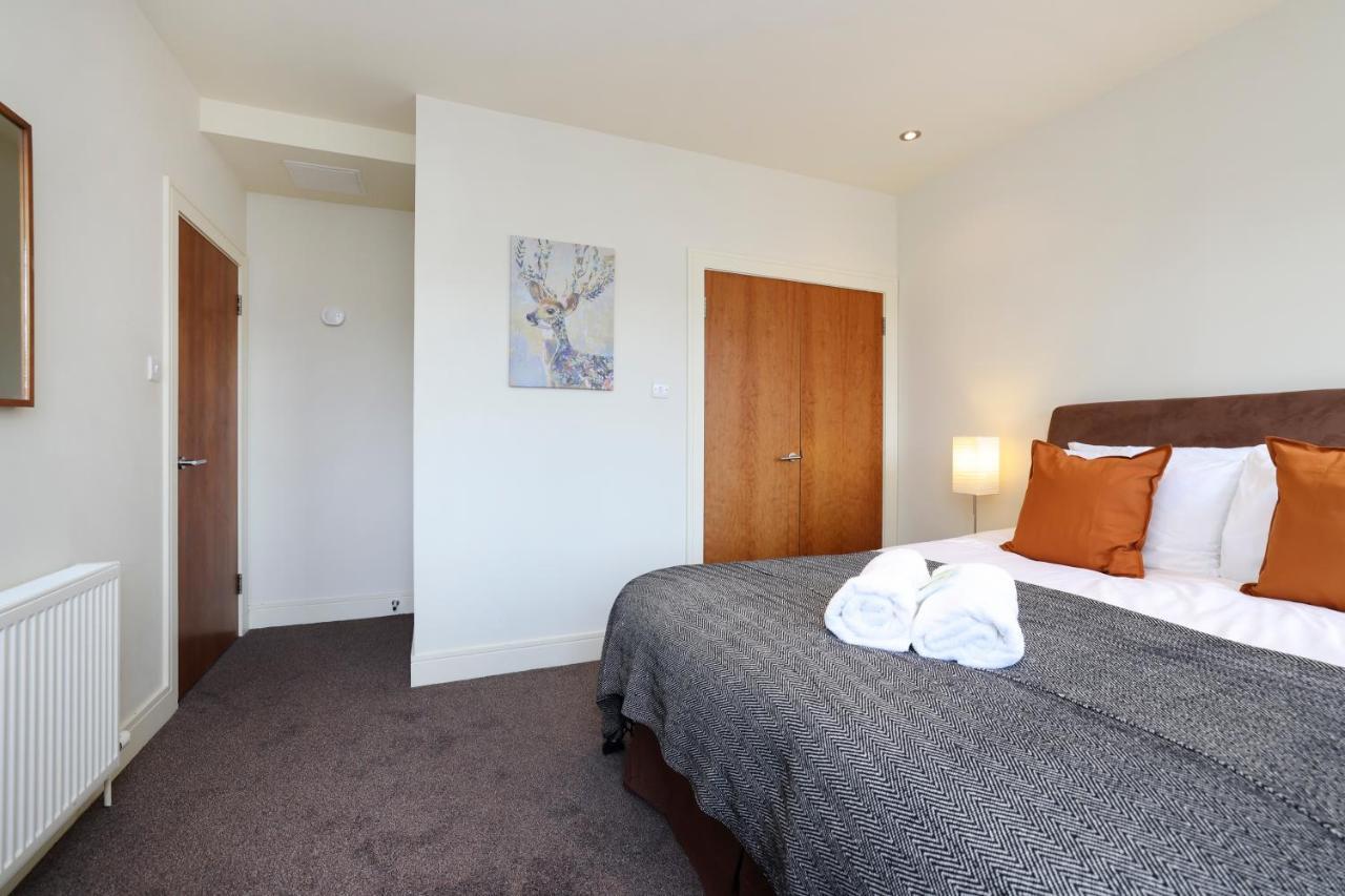 Joivy Spacious 2 Bed,2 Bath Flat, Free Parking And Rooftop Terrace Edinburgh