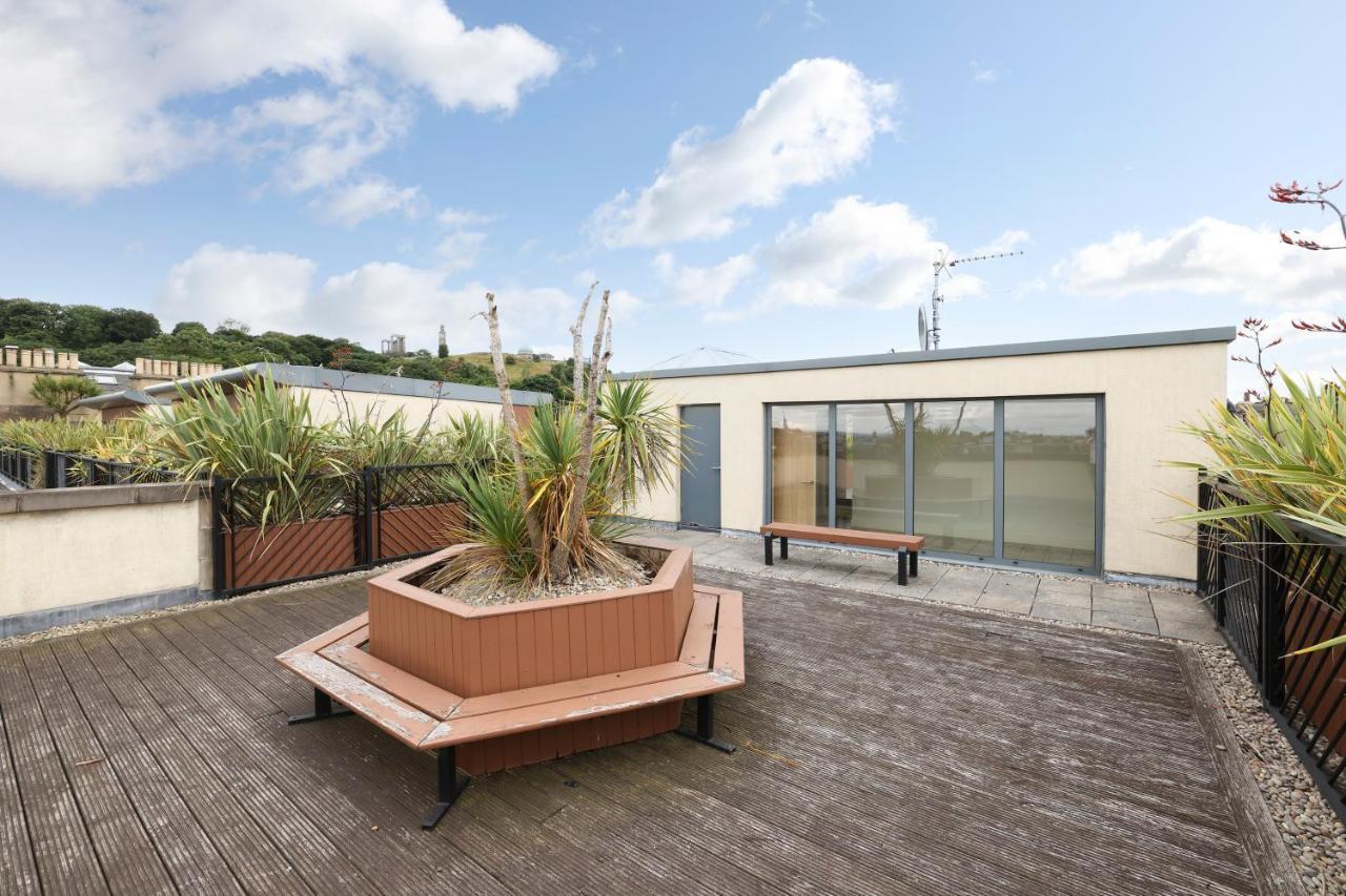 Joivy Spacious 2 Bed,2 Bath Flat, Free Parking And Rooftop Terrace *