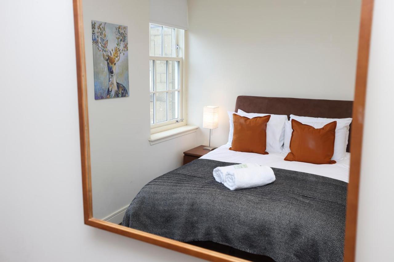 Joivy Spacious 2 Bed,2 Bath Flat, Free Parking And Rooftop Terrace Apartment Edinburgh