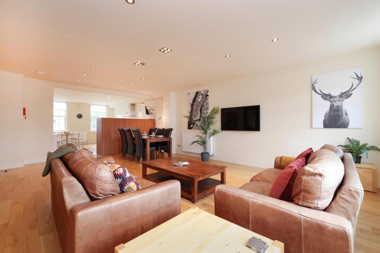 Joivy Spacious 2 Bed,2 Bath Flat, Free Parking And Rooftop Terrace * Edinburgh