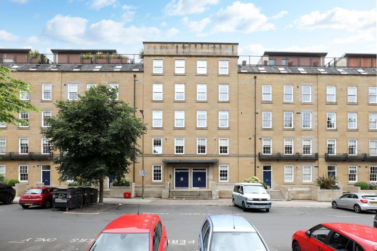 Joivy Spacious 2 Bed,2 Bath Flat, Free Parking And Rooftop Terrace Edinburgh