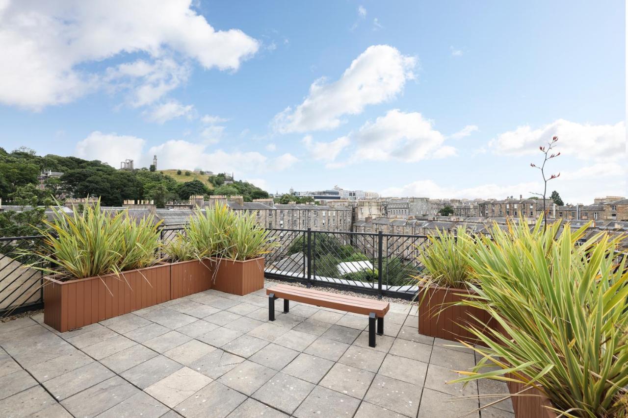 Joivy Spacious 2 Bed,2 Bath Flat, Free Parking And Rooftop Terrace Apartment Edinburgh
