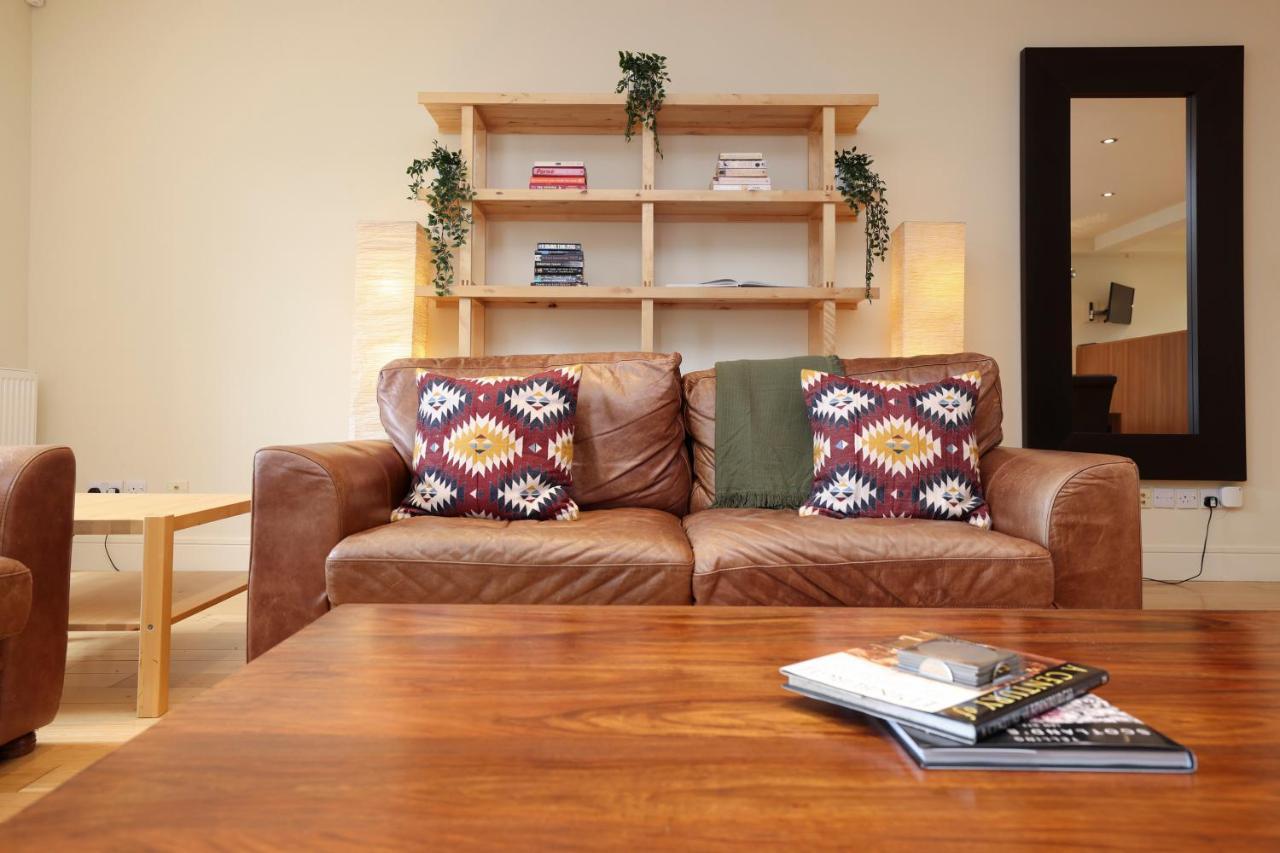 Joivy Spacious 2 Bed,2 Bath Flat, Free Parking And Rooftop Terrace Apartment Edinburgh