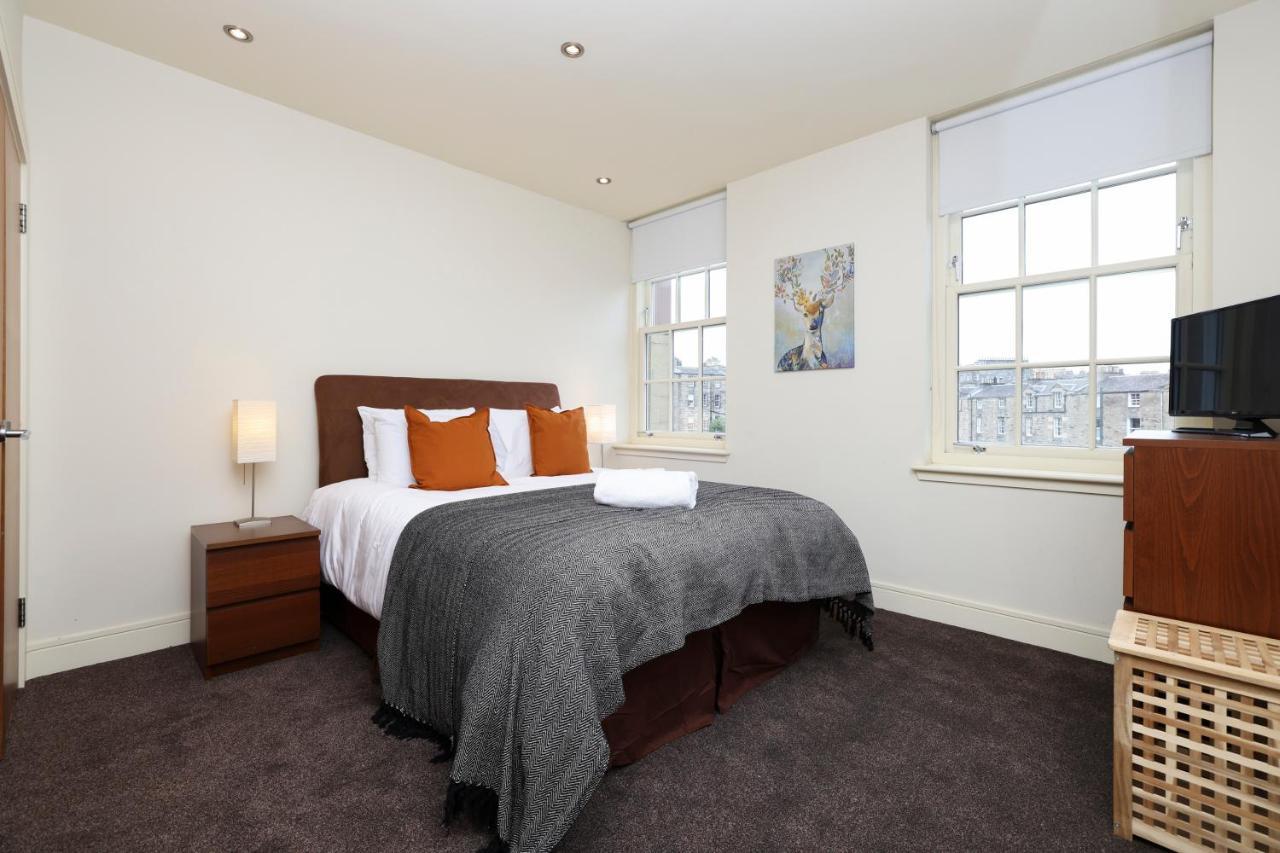 Joivy Spacious 2 Bed,2 Bath Flat, Free Parking And Rooftop Terrace Edinburgh