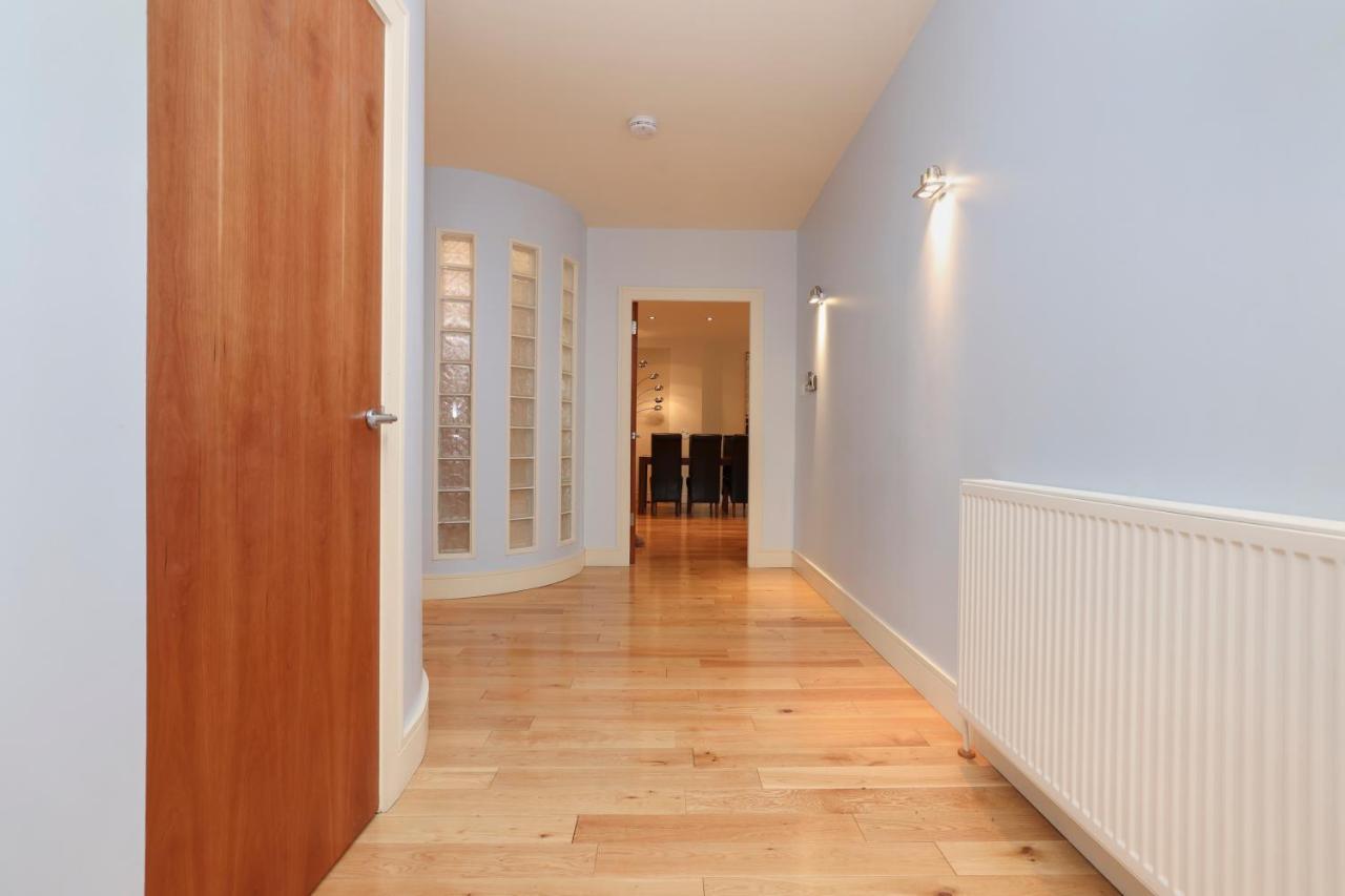 Joivy Spacious 2 Bed,2 Bath Flat, Free Parking And Rooftop Terrace Edinburgh