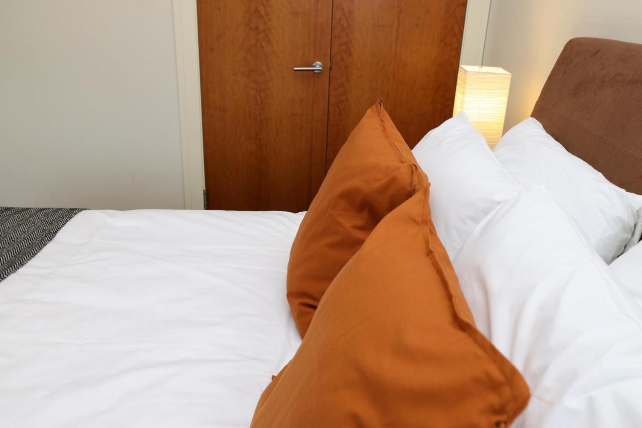 Joivy Spacious 2 Bed,2 Bath Flat, Free Parking And Rooftop Terrace * Edinburgh