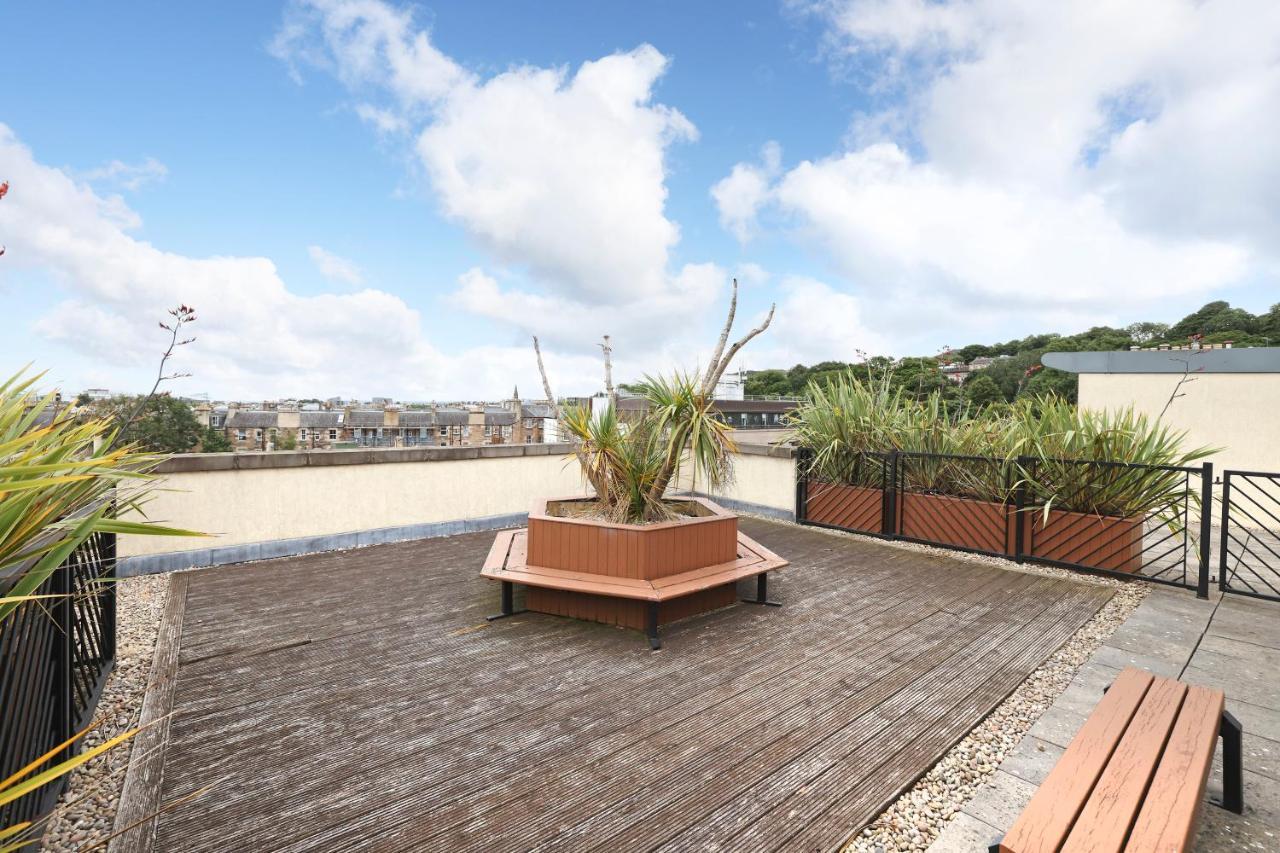 Joivy Spacious 2 Bed,2 Bath Flat, Free Parking And Rooftop Terrace Apartment Edinburgh