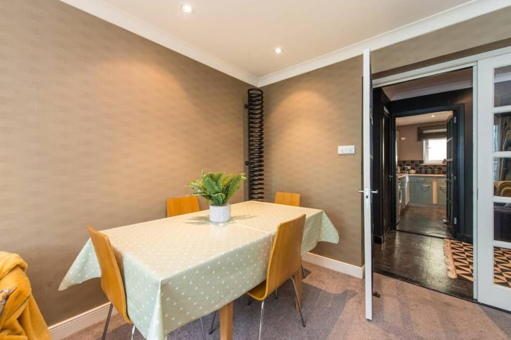 Royal Mile & Arthur's Seat Apt With Private Parking Edinburgh