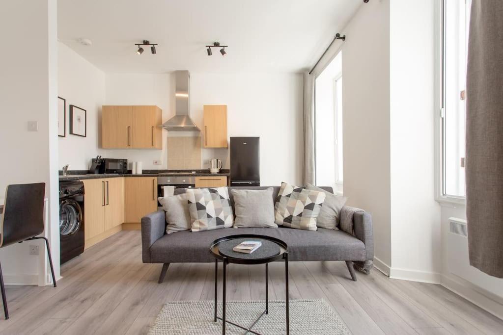 Modern & Bright 1 Bed For 4 Close To Centre! Appartement *