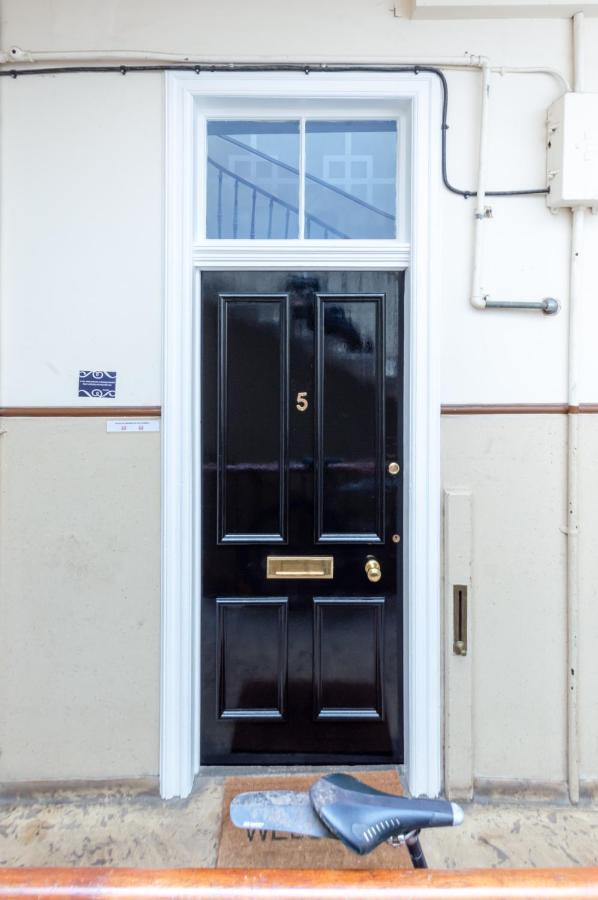Beautiful Center 1 Bed With Park View Apartment *