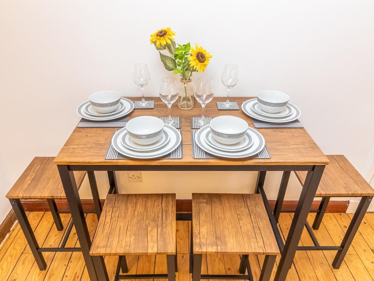 Pass The Keys 2 Beds Flat With Private Entrance In Centre - Sleeps 4 *