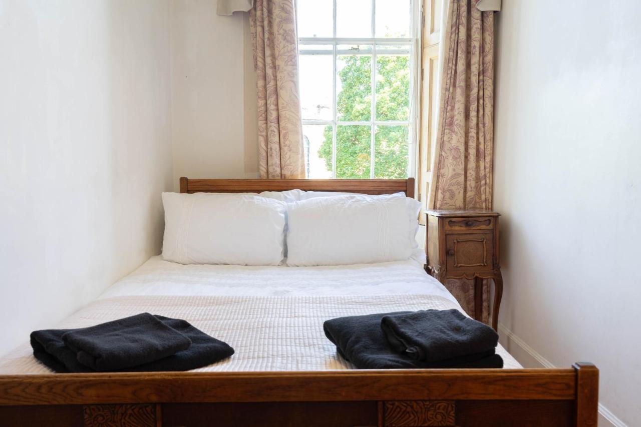 5-bedroom Flat Apartment