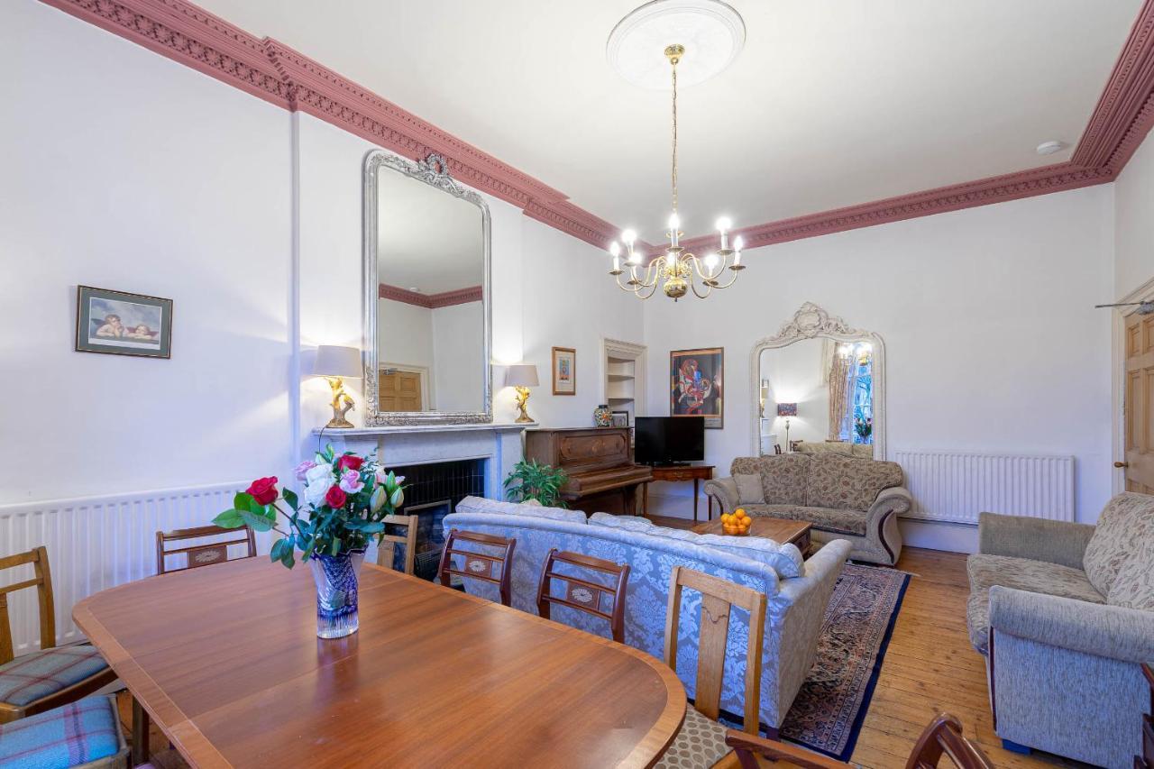 Apartment 5-bedroom Flat