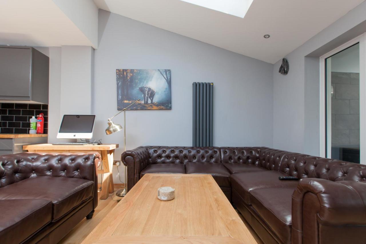 Luxury Arthur Seat Viewtownhouse With A Hot Tub Ferienhaus