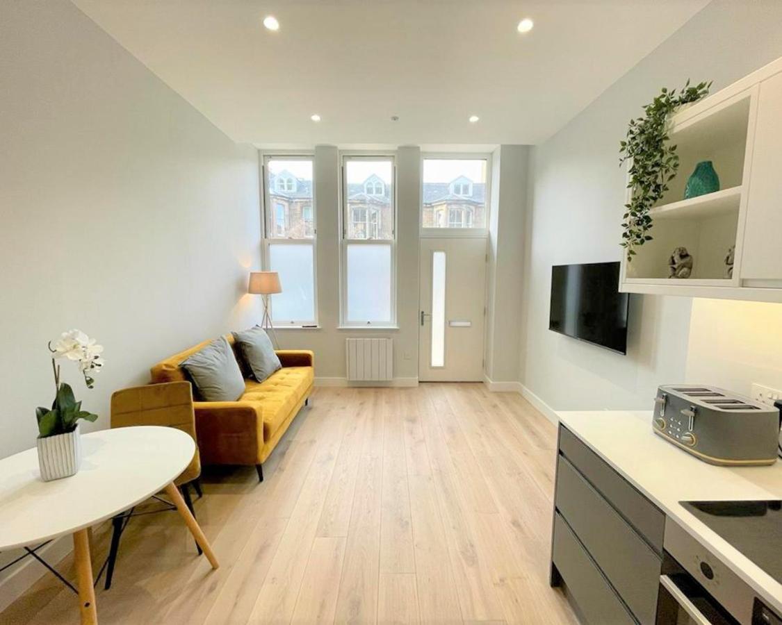Chic, Newly Reno'd 1 Bed Open Plan, Nr The Meadows Apartment