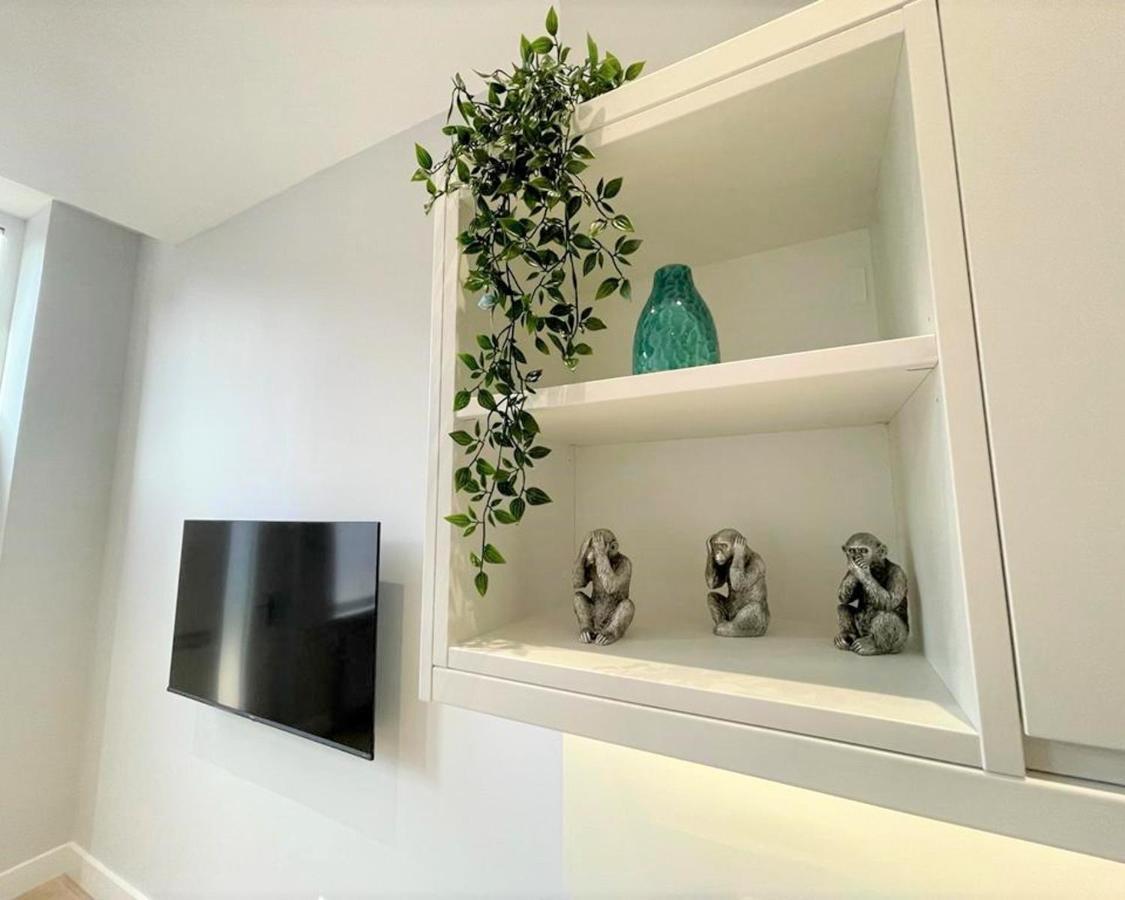 Chic, Newly Reno'd 1 Bed Open Plan, Nr The Meadows Apartment