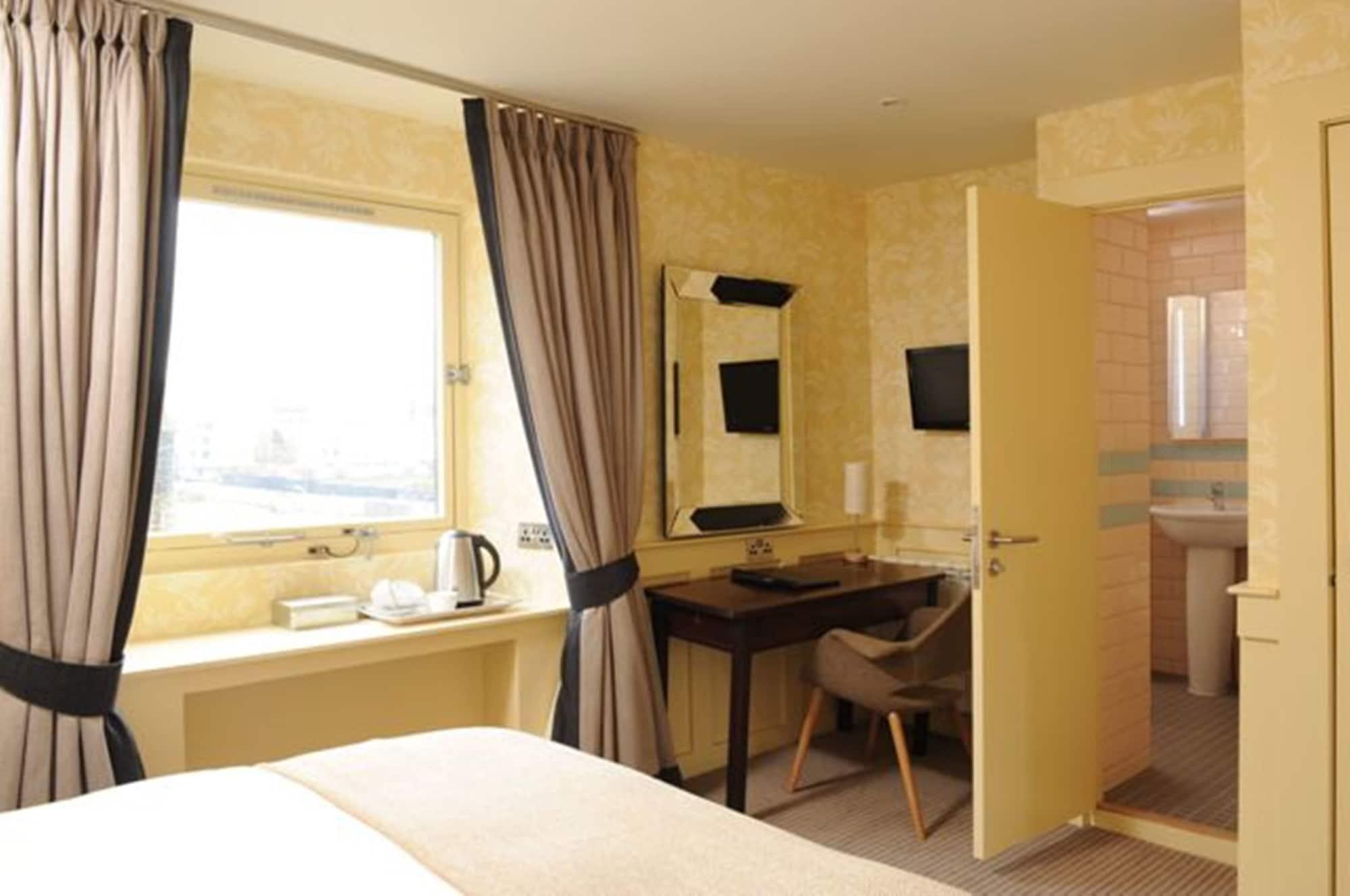 Grove House 3*