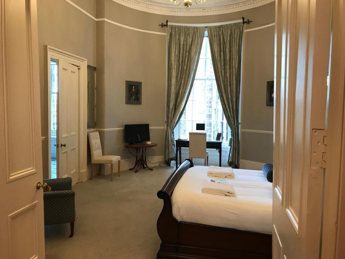 Escape To @ Albyn Place Apartment *