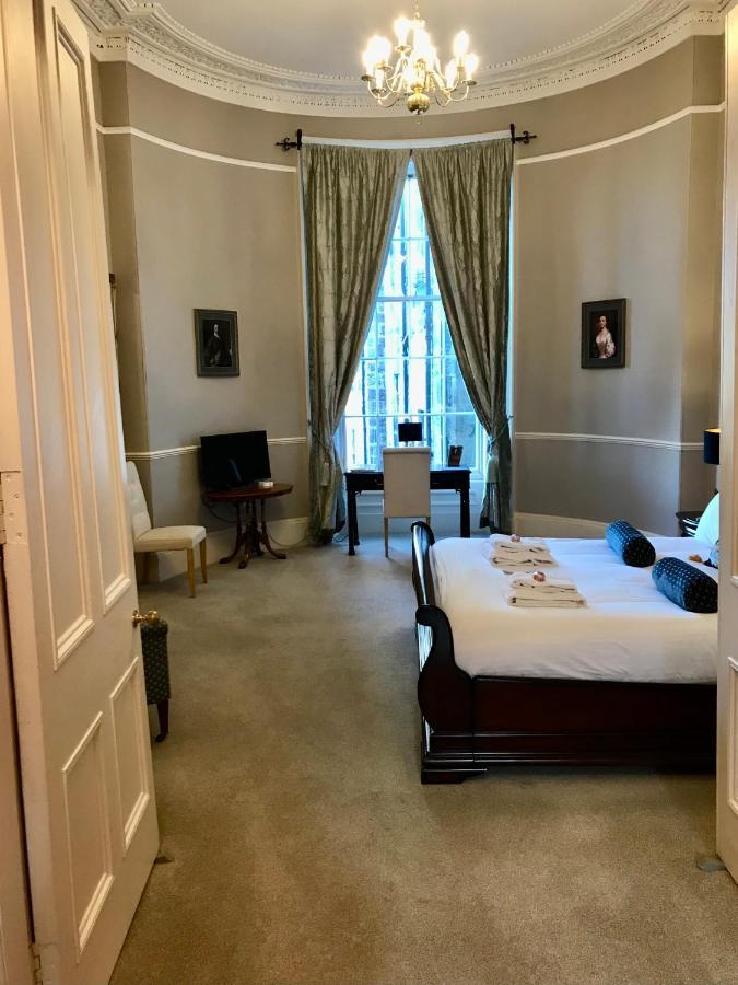 Escape To @ Albyn Place *