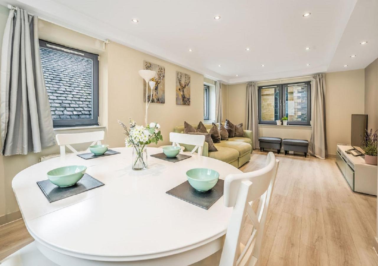 Heart Of Edinburgh's Old Town - Modern 2 Bedroom & Lift - Old Fishmarket Close.